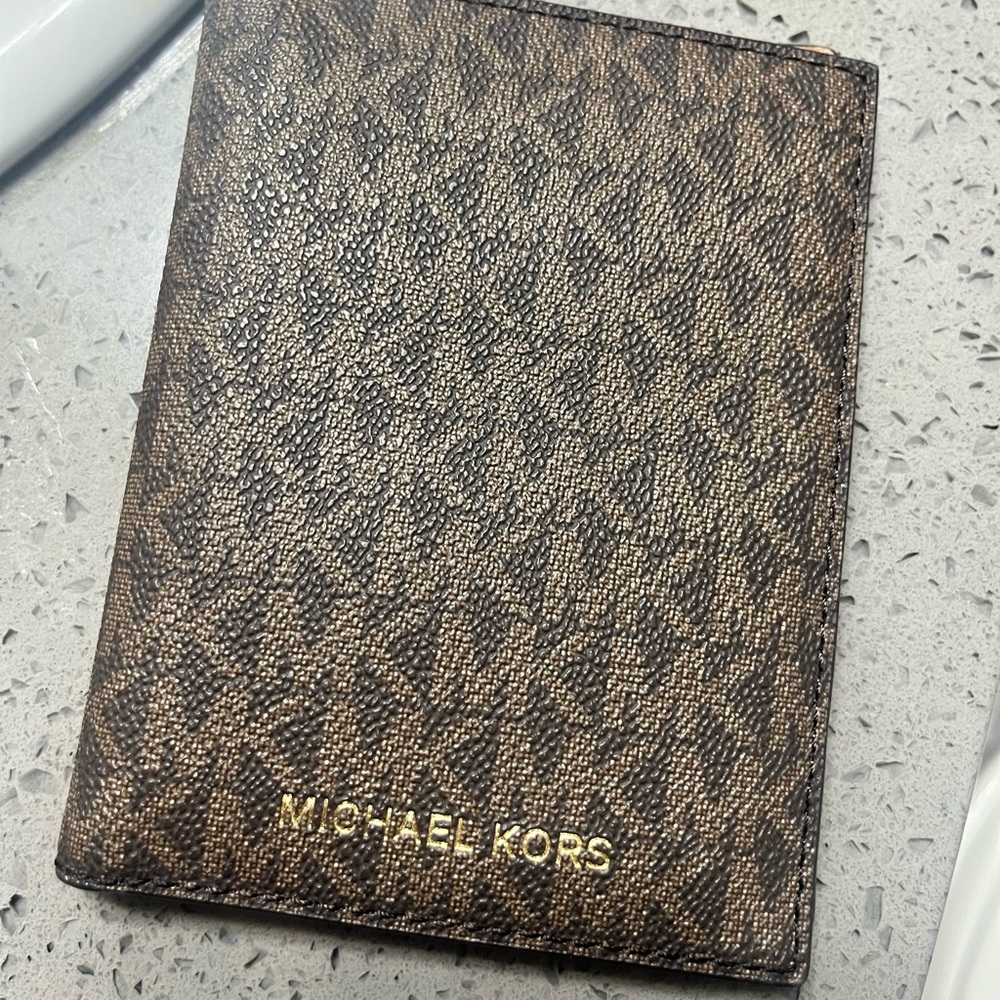 **REDUCED ** Michael Kors Wallet/Passport Holder